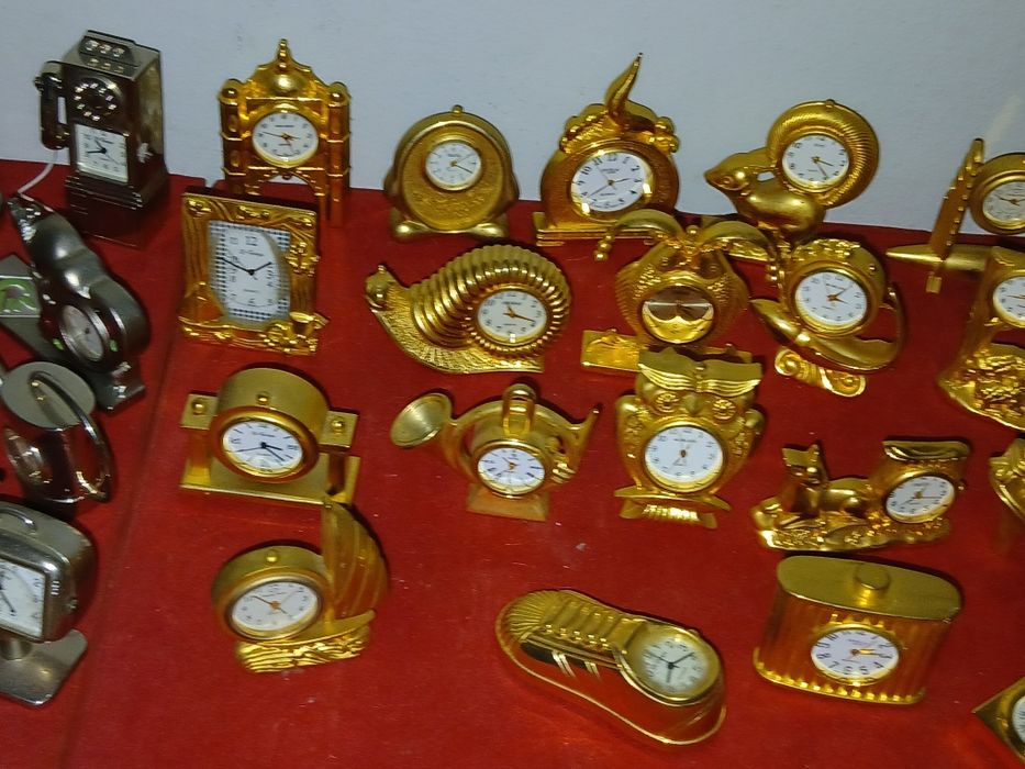 Coleção Relógios minitura  dourado e prateado  por 120 €
