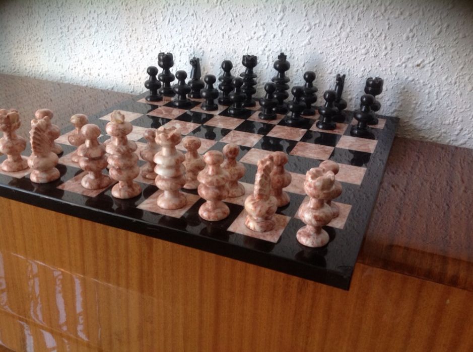 Шахматы каменные очень красивые
