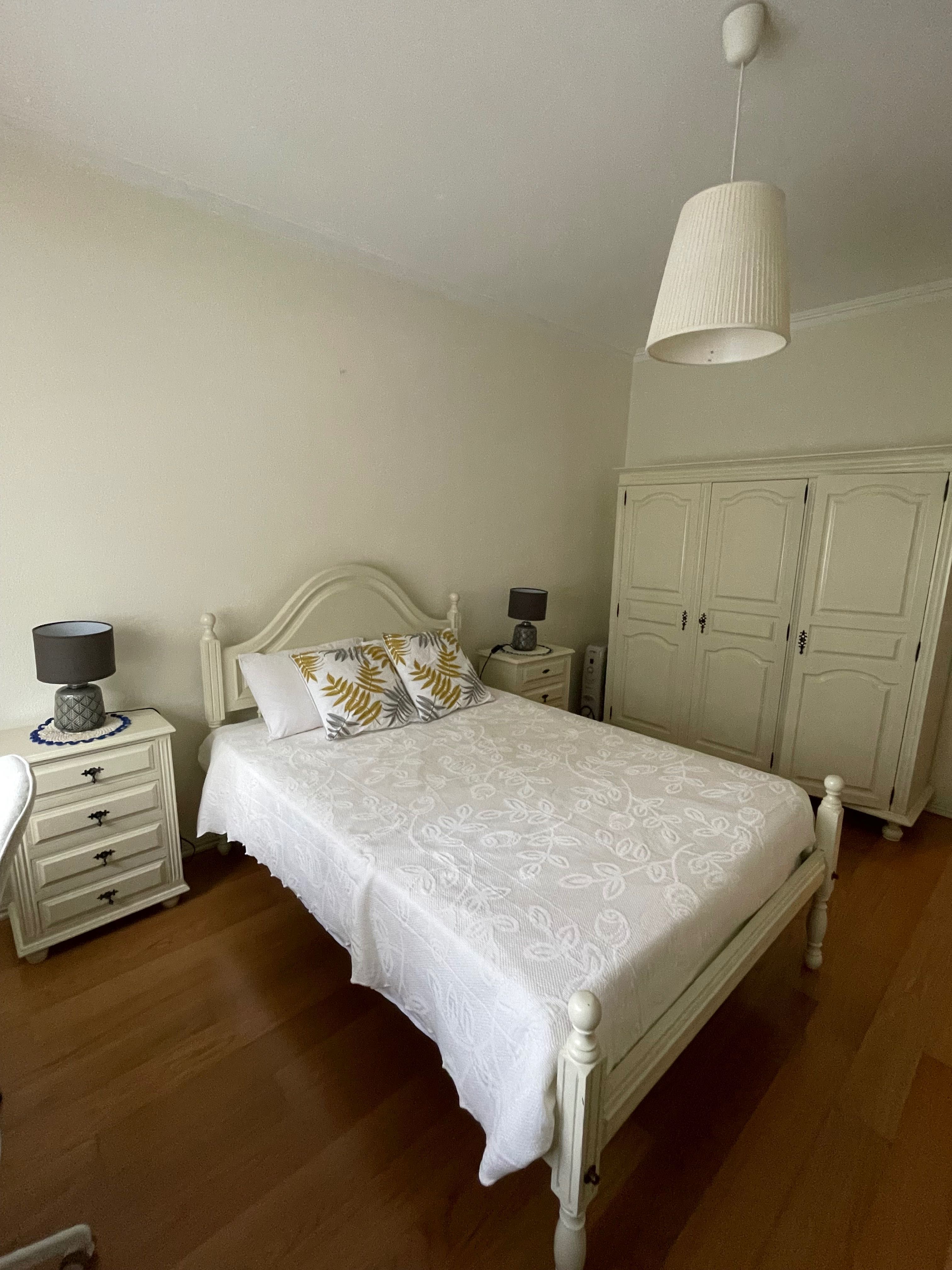 Mobília de quarto madeira lacada