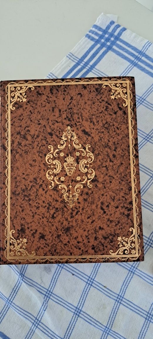 1 livro tesouros da Literatura e da História, livraria lello