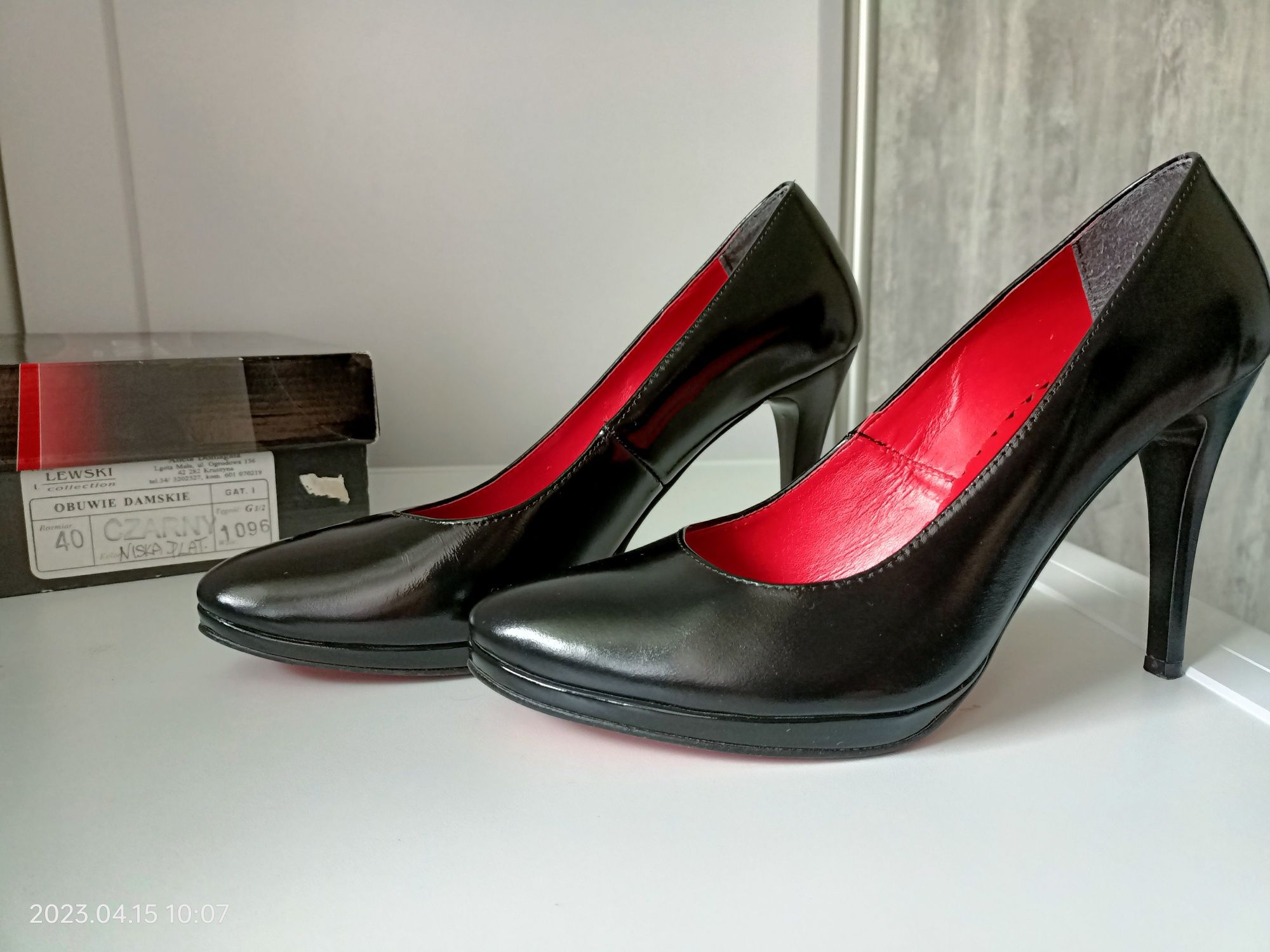 Czółenka, buty na szpilce r40