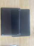 Etui macbook air M1 incase delikatnie uszkodzony