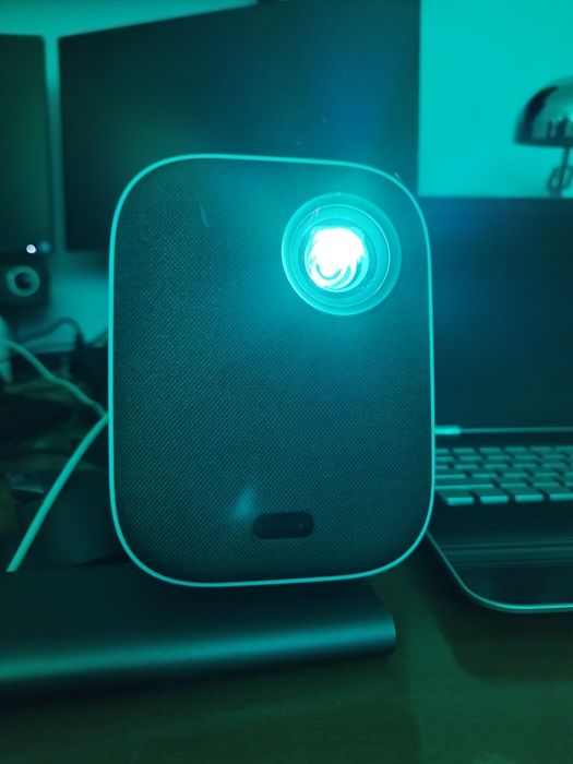 Xiaomi Mi Smart Compact Projector – 120" – Excelente Estado