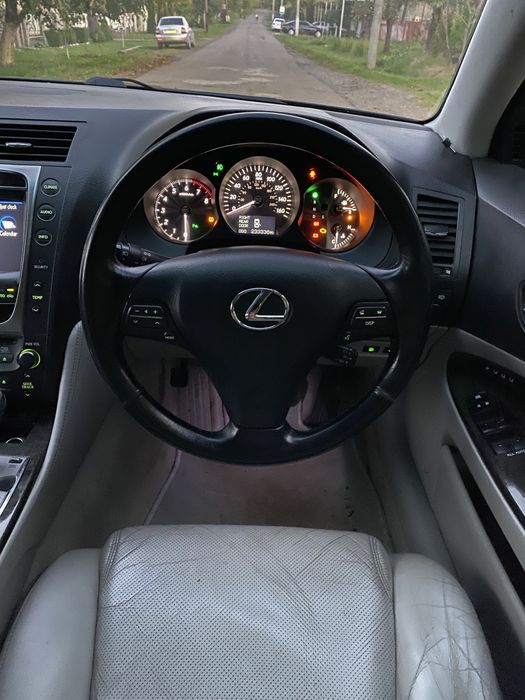 Продам LEXUS GS-300.