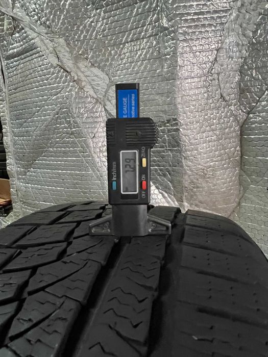 Шини Б/в 235.40.18 пара Nokian