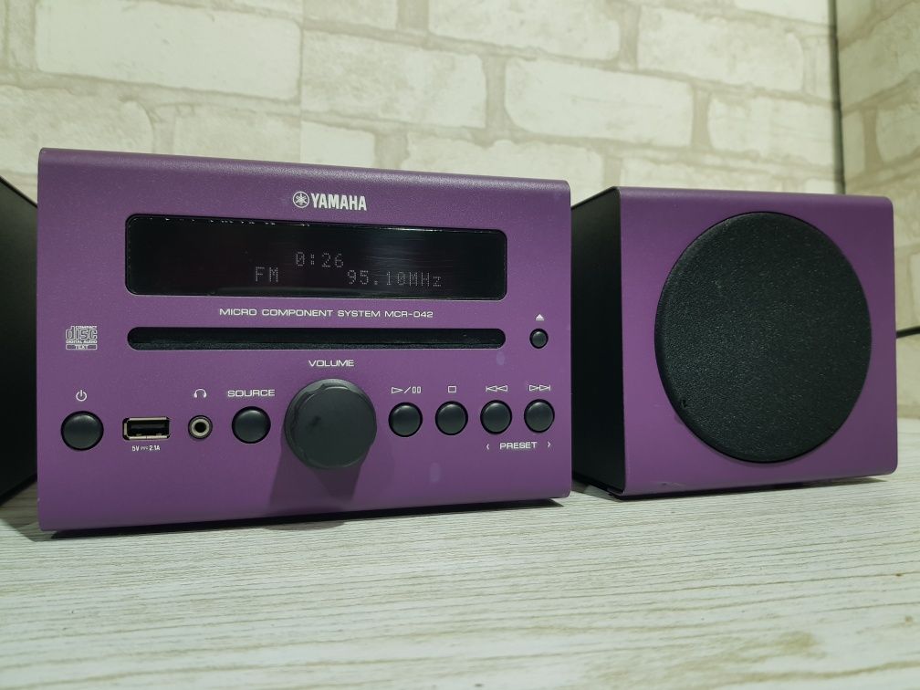 Музичний центр YAMAHA MCR-042,*2x30 Вт, USB, б/у з Німеччини