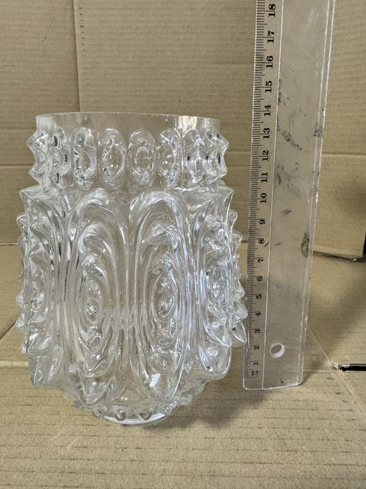 Abajur campânulas antigas em vidro trabalhado 2 formatos diferentes