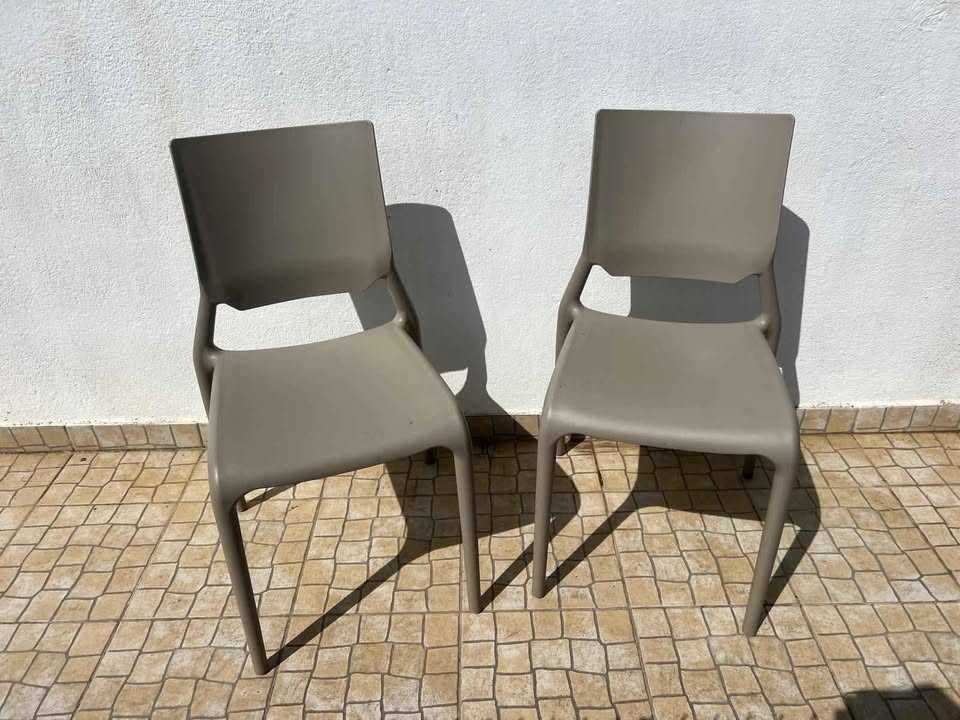 Vendo duas cadeiras