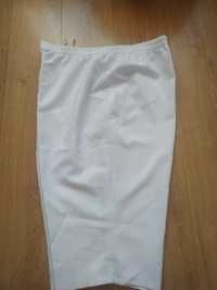 Białe spodnie damskie krótkie