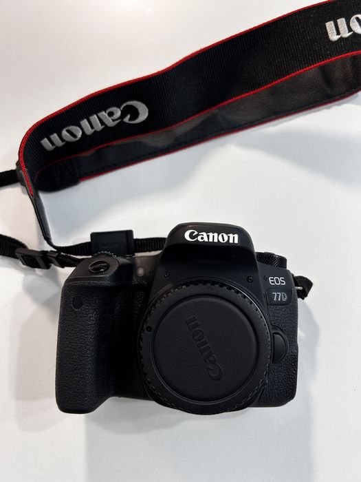Фотокамера Canon 77D + Обʼєктив EFS 18-135 mm + Обʼєктив 50 mm (1:8)
