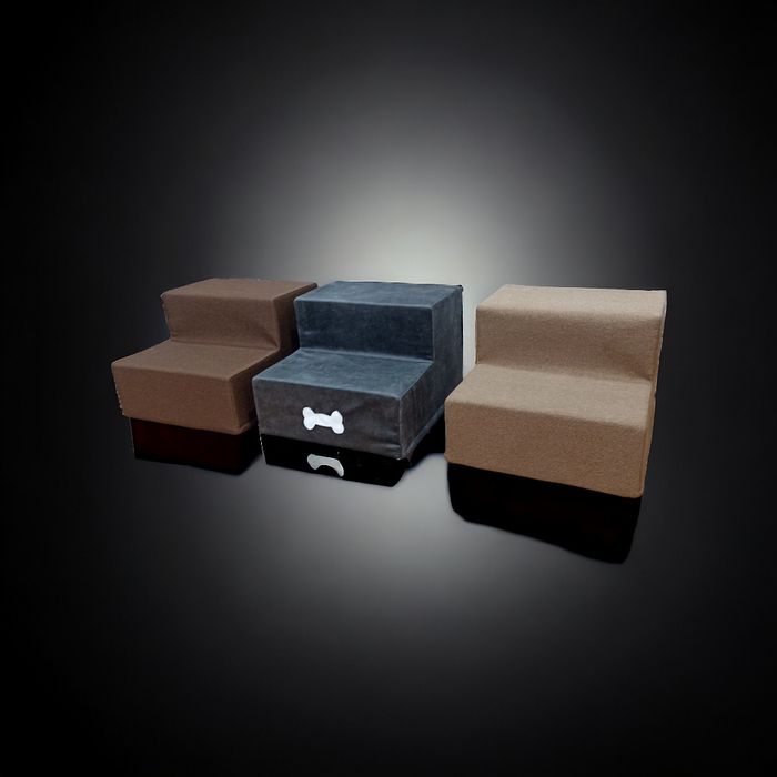 Удобные ступеньки из обшитого тканью для собак мелких и средних пород.