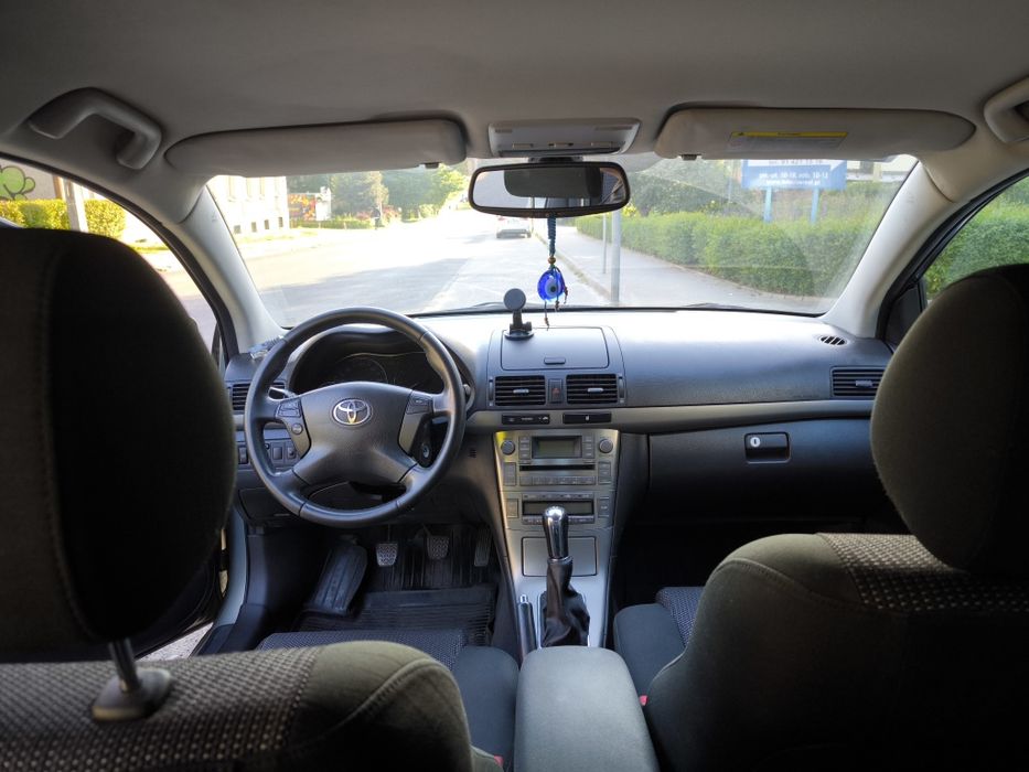 Sprzedam samohòd Toyota Avensis