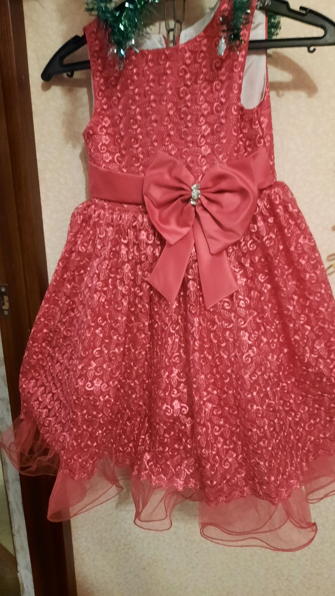 Платье детское, 5-7лет,350 гривен