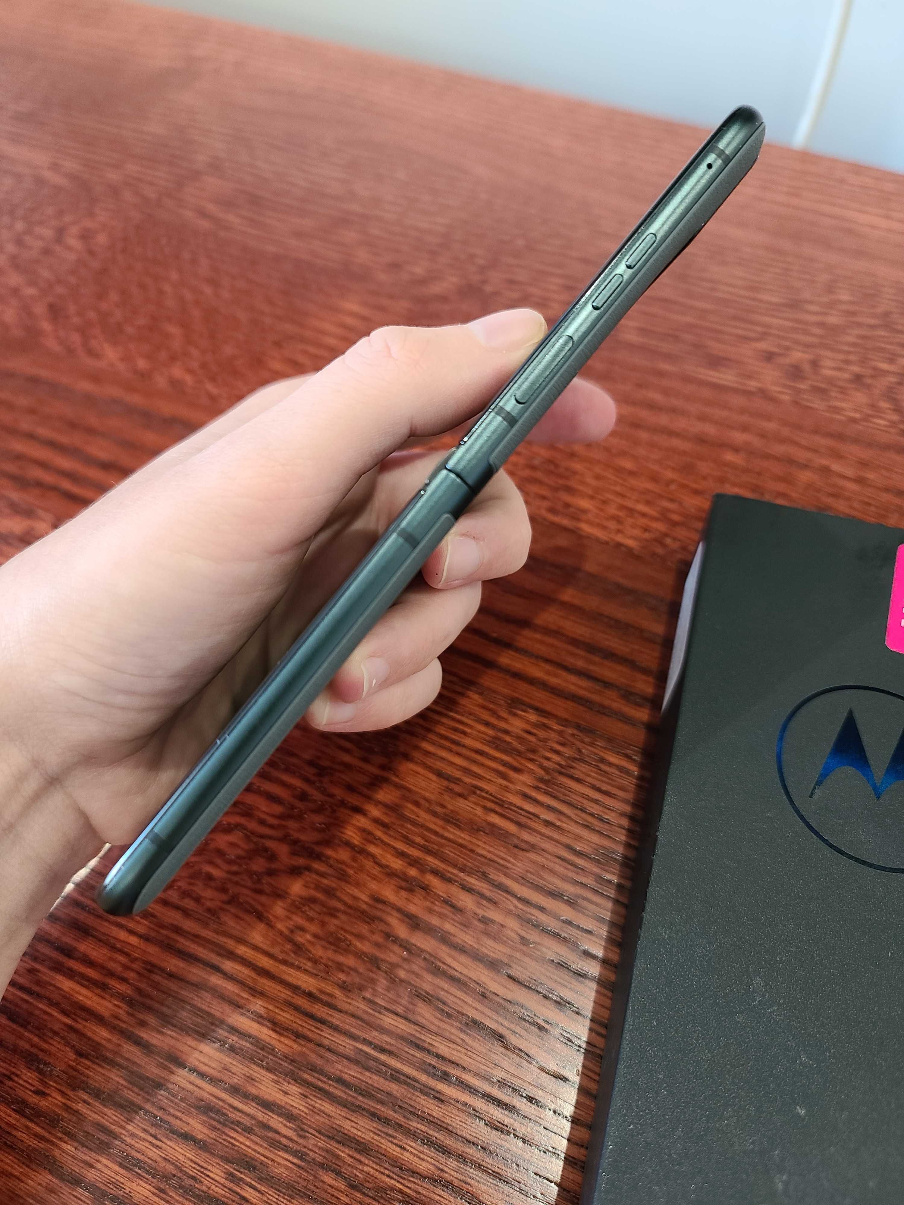 Motorola Razr 2023 XT2323-2, 8/128GB 1 цикл заряду