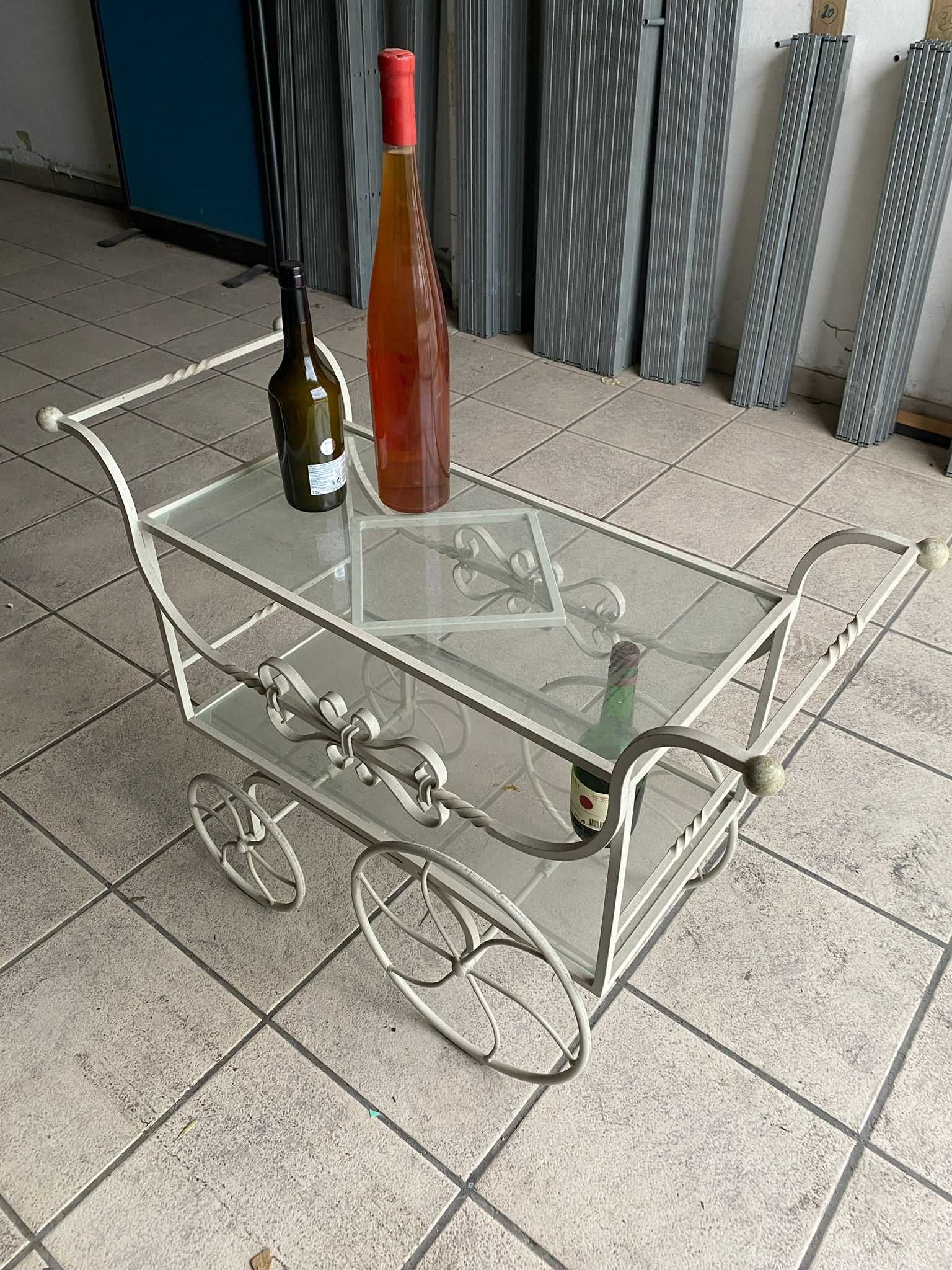 Carrinho de chá de ferro