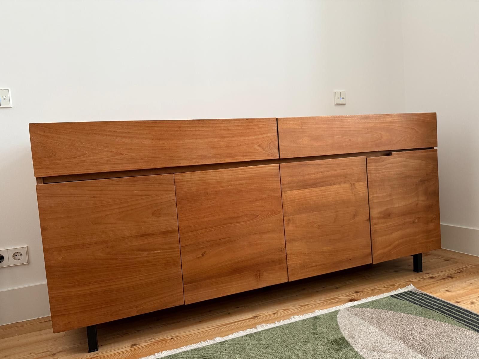 Aparador/Buffet em Carvalho - Design Moderno