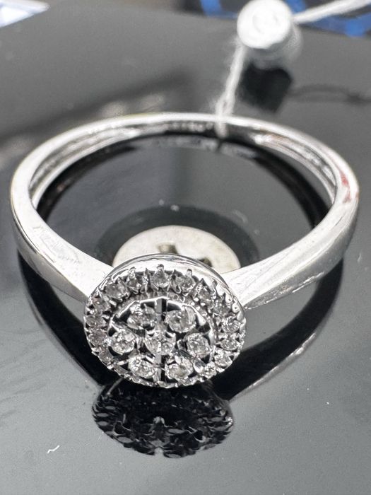 Золотое кольцо с бриллиантами  17р, 750’