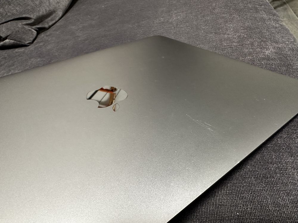 Кришка від Macbook pro A1708