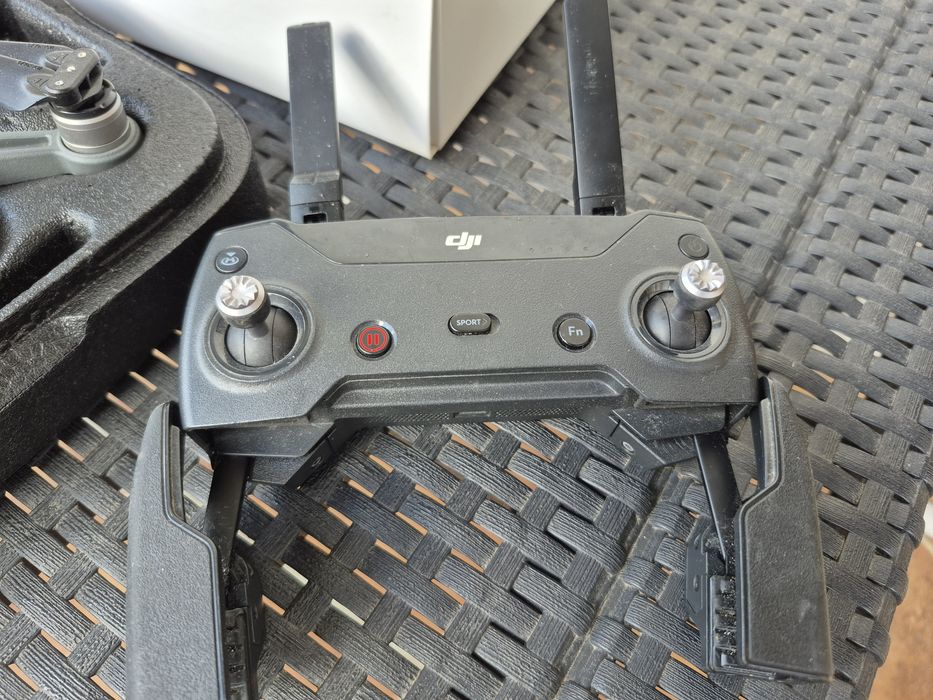 Dron DJI Spark + kontroler + karta pamięci 32 GB
