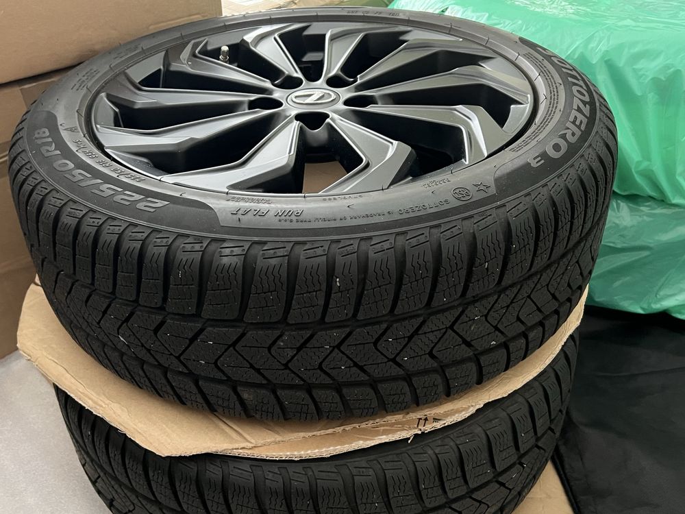 Lexus UX 200/250h / Koła zimowe / Felgi / Opony 225/50/18 OEM