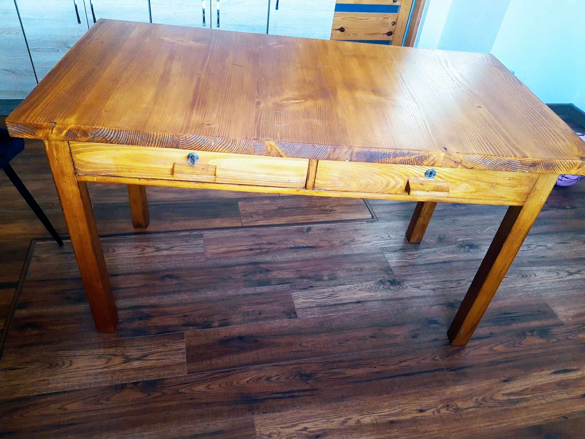 Stół drewniany z szufladami
