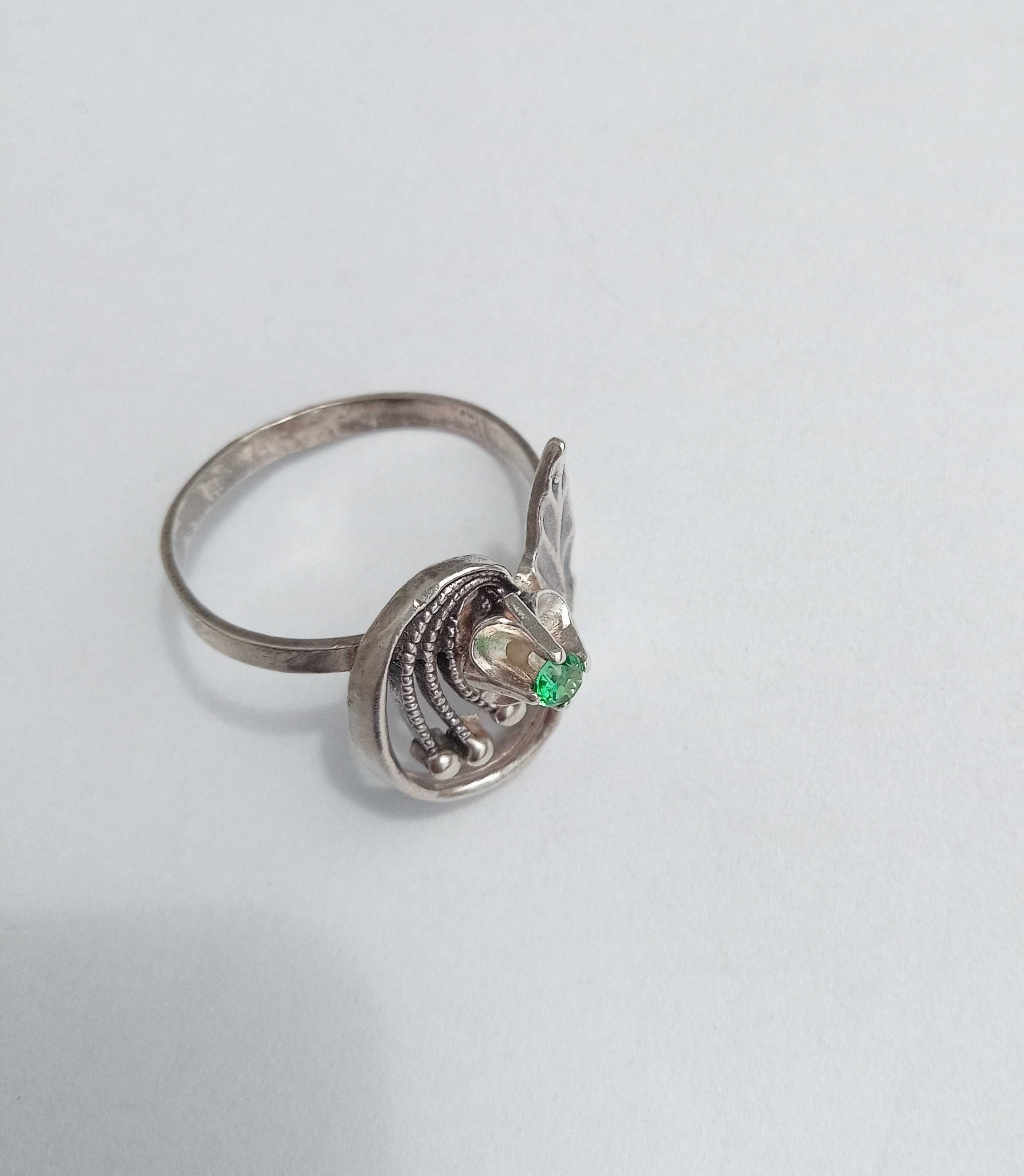 Кільце кольцо срібло 925 зірочка, хризоліт. 19 розмір. СССР