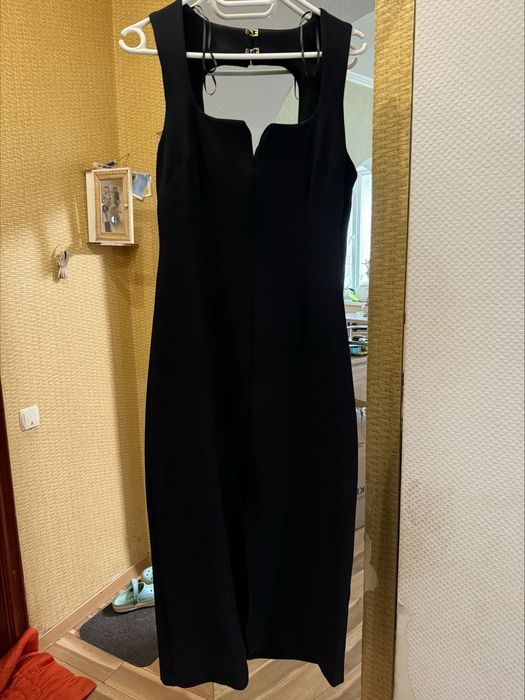 Чорна сукня з відкритою спиною. Zara. Розмір S.