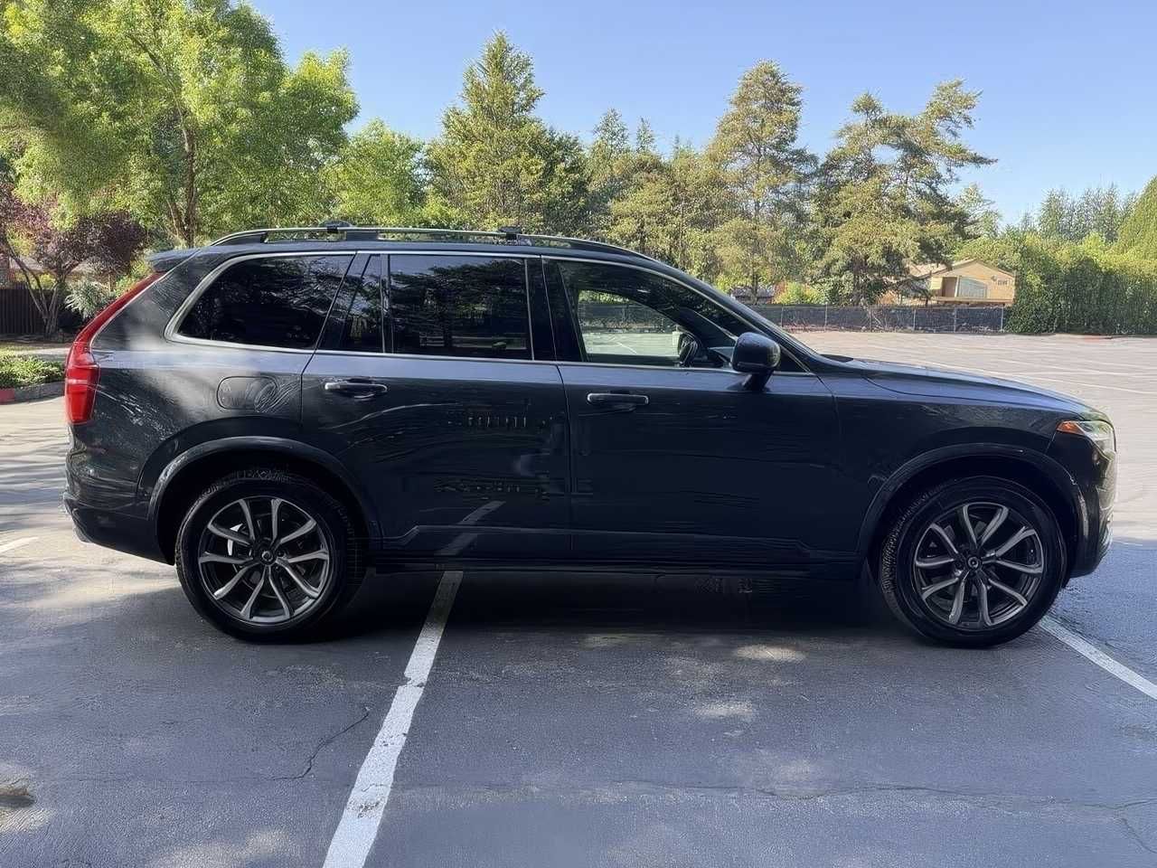 2017 Volvo XC90 T6 Momentum