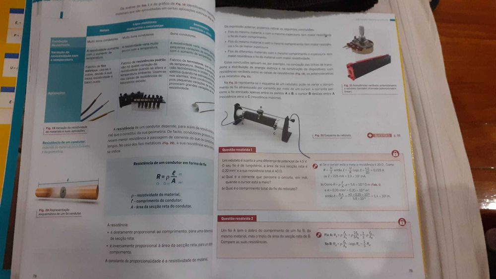 Manual e Caderno de atividades Física 11º ano Texto