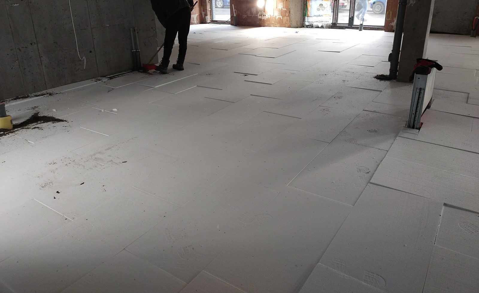 wylewki maszynowe mixokretem, układanie styropianu pod wylewki