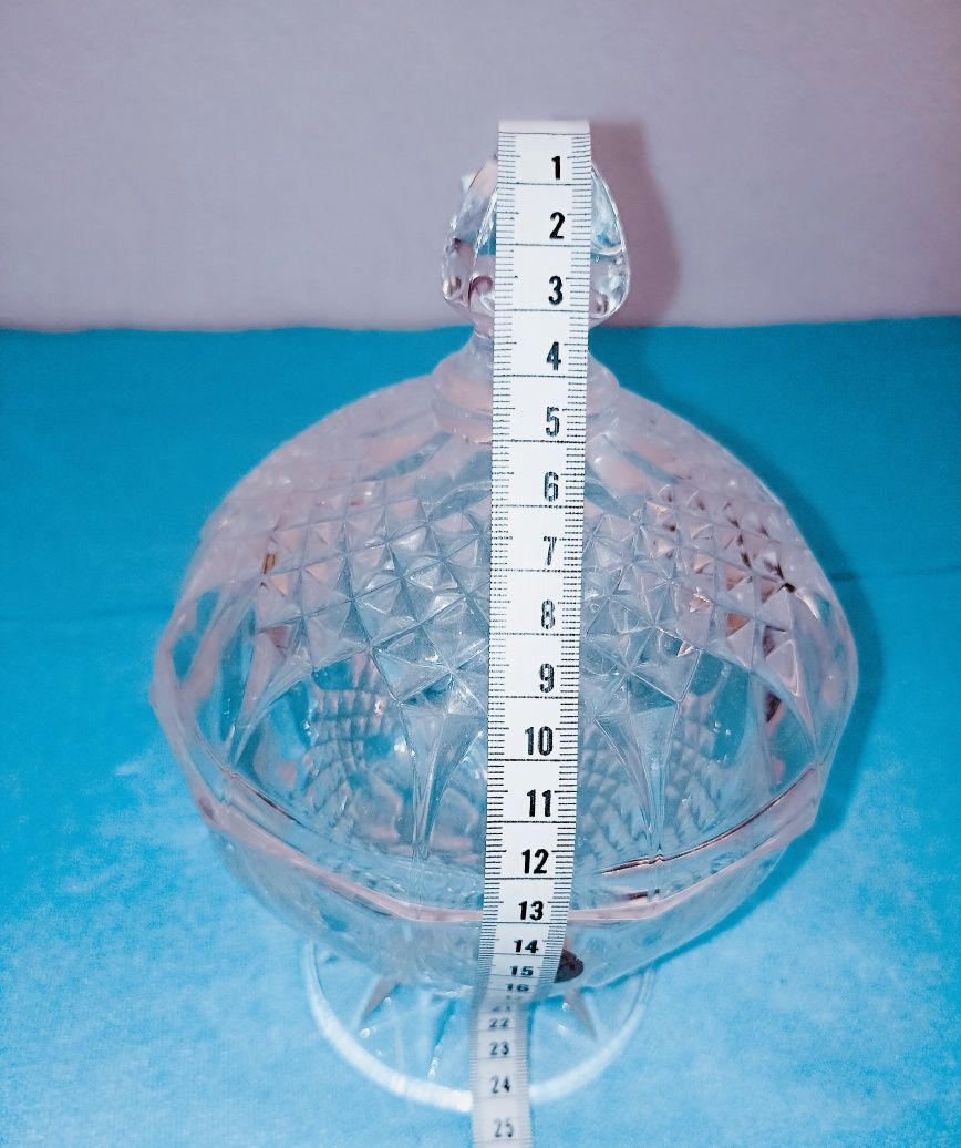 Bombonière Cristal d'Arques, modelo Longchamp, com tampa.
É
