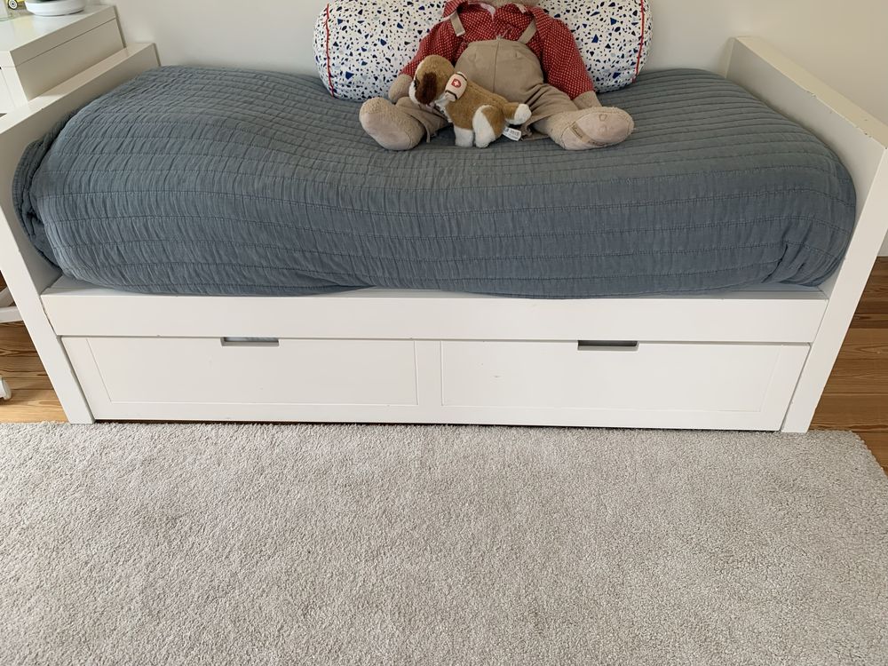 Cama com gavetão por baixo