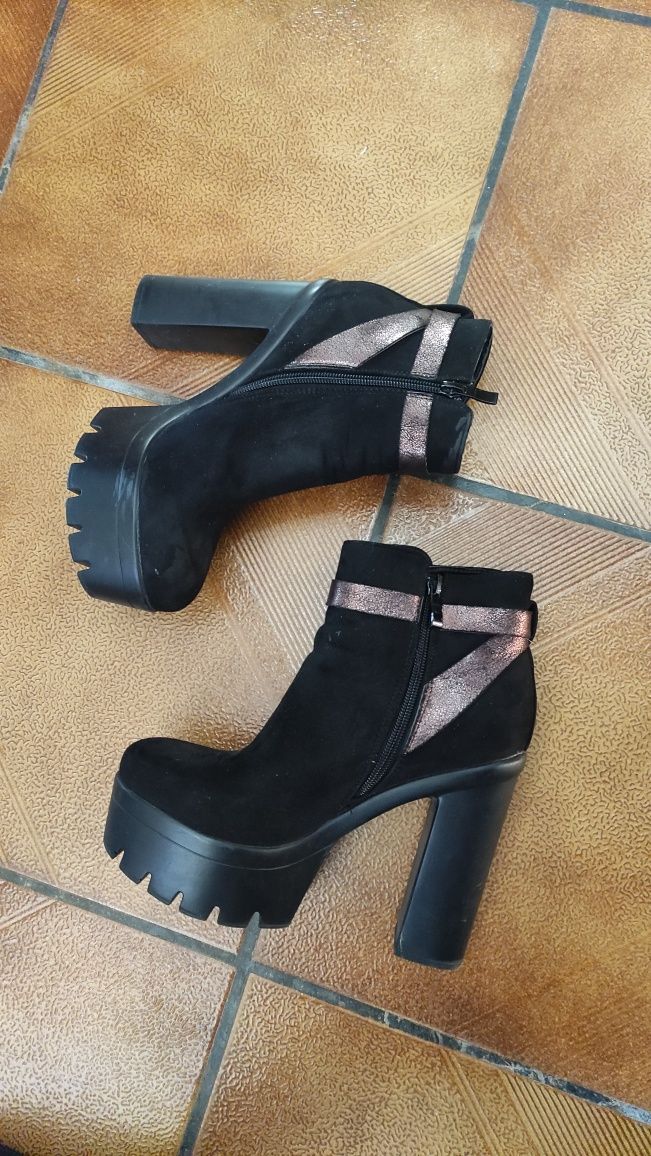 Botas tamanho 37