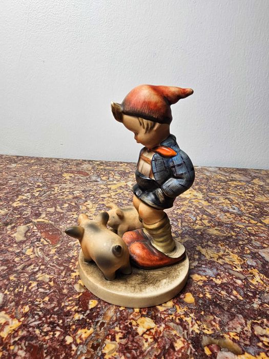 Śliczna Figurka porcelana Goebel Hummel #66 "Farm Boy" 15 cm Niemcy