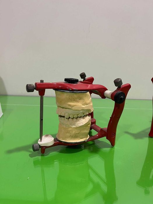 Articulador semi-ajustavel