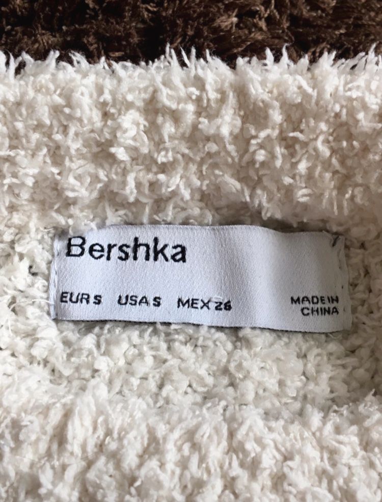 Biały sweterek Bershka