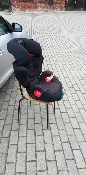 Fotelik samochodowy Maxicosi Tobi z podnóżkiem