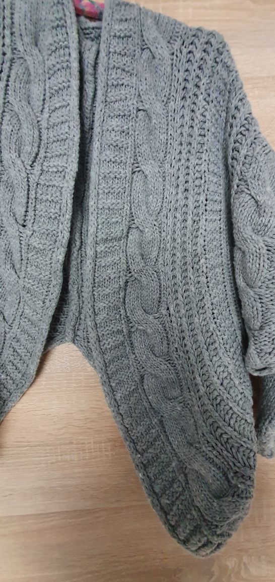 Sweter o grubym splocie
