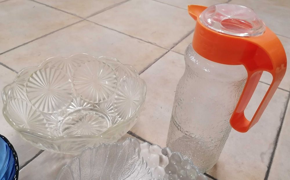 Terrinas e jarro em vidro, 4 peças, tudo por 5€