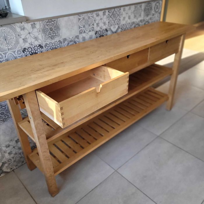 Lada, wyspa kuchenna z półkami Ikea