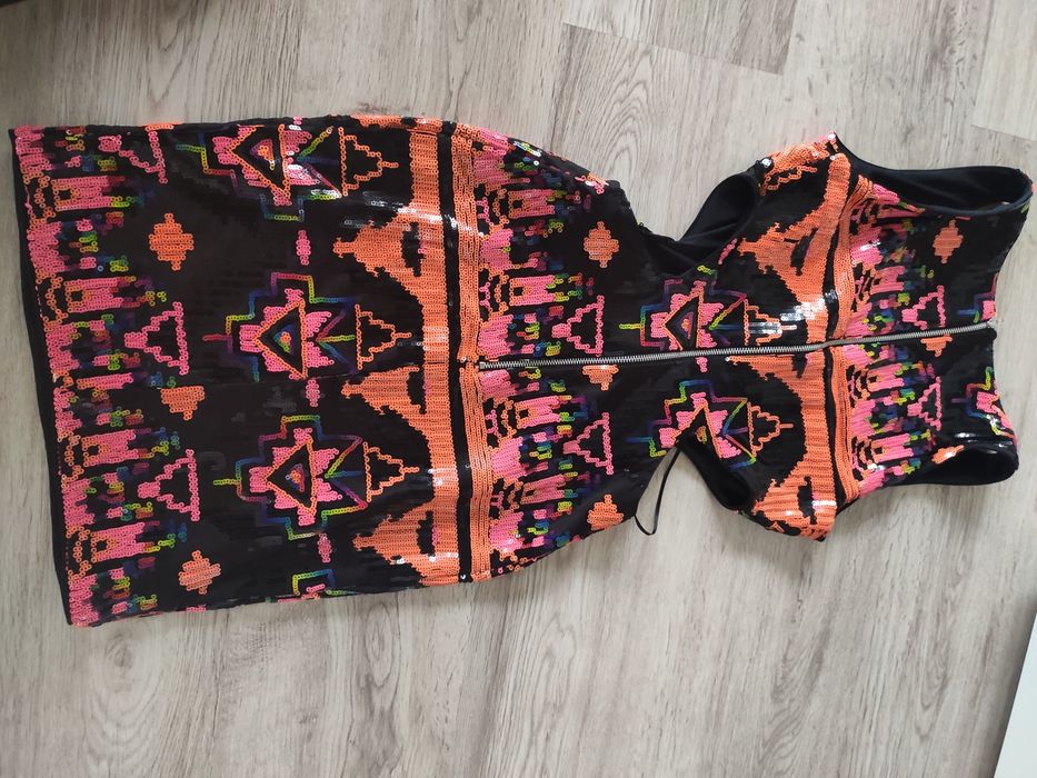 Sukienka z cekinów, XS