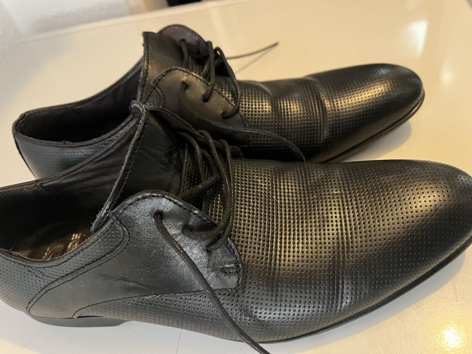 Sapatos pretos em pele nr 42