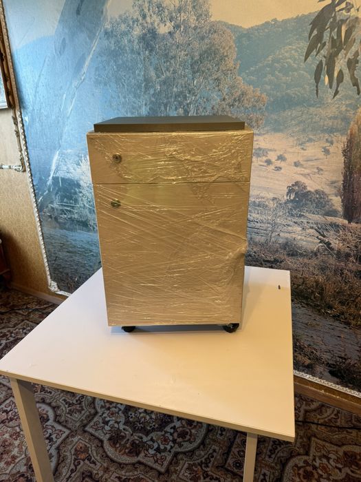 Тумба та тумба з умивальником