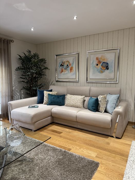 Sofá com chaise longue
