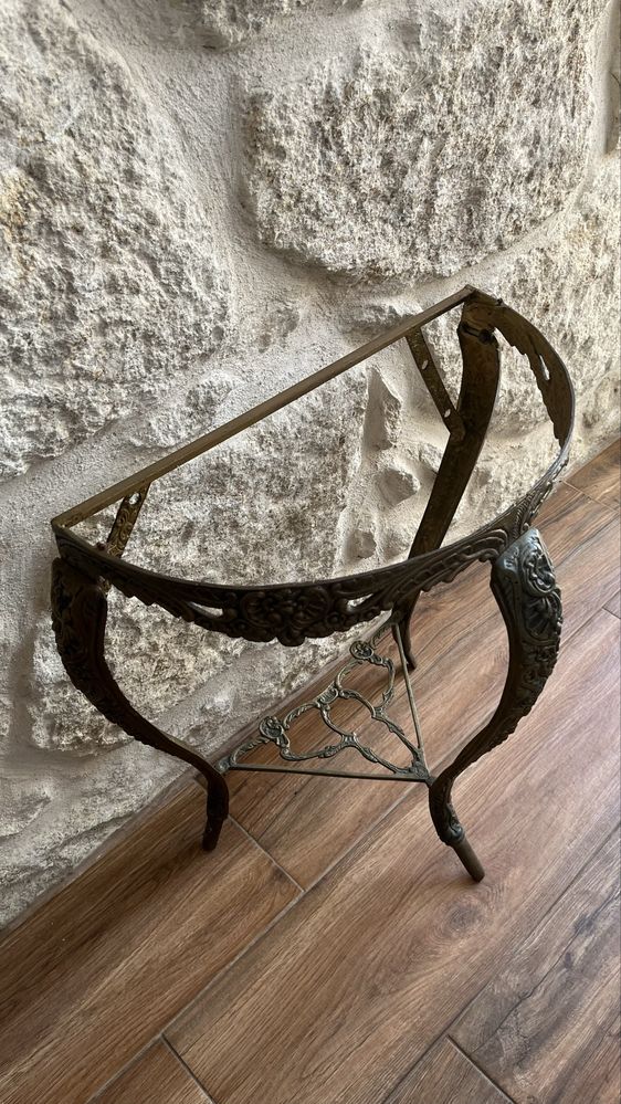 Mesa de Canto Antiga com Tampo de Mármore
