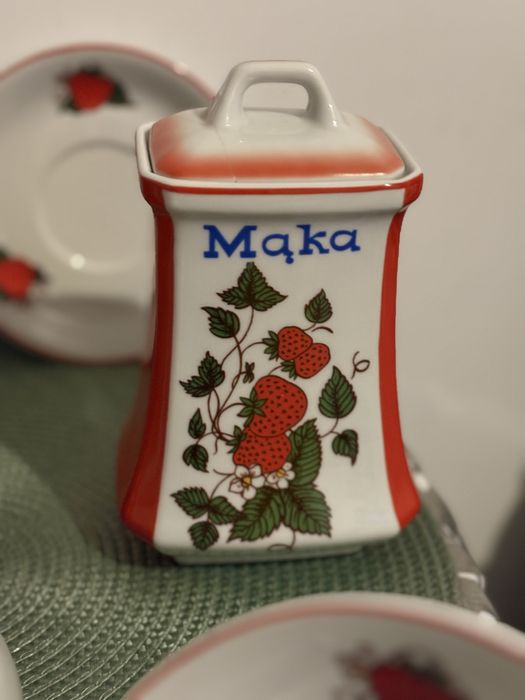 Kazzubska porcelana wzór w truskawki Łubiana