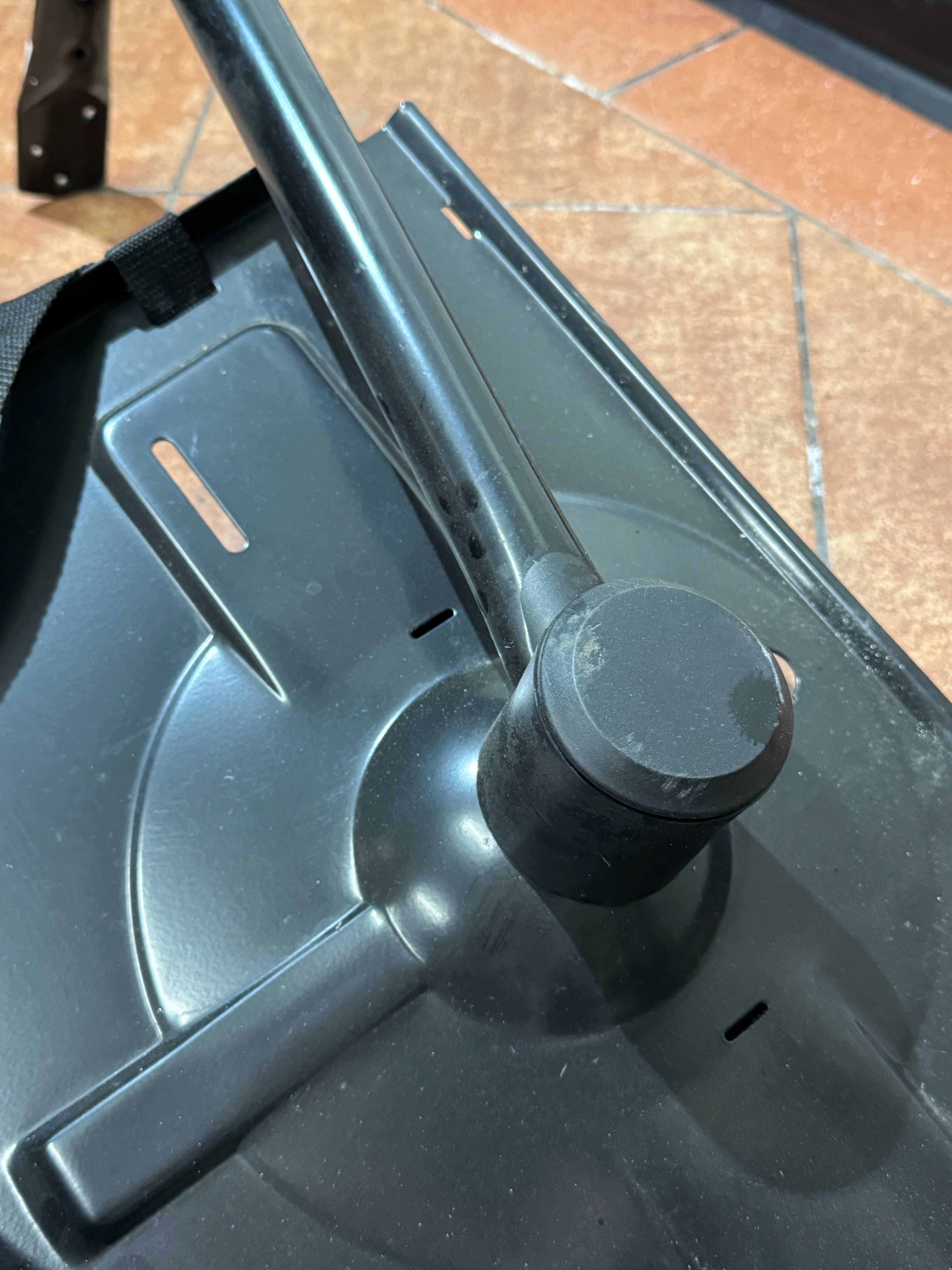 Uchwyt podstawka na TV monitor laptop czarny + pasek mocujący