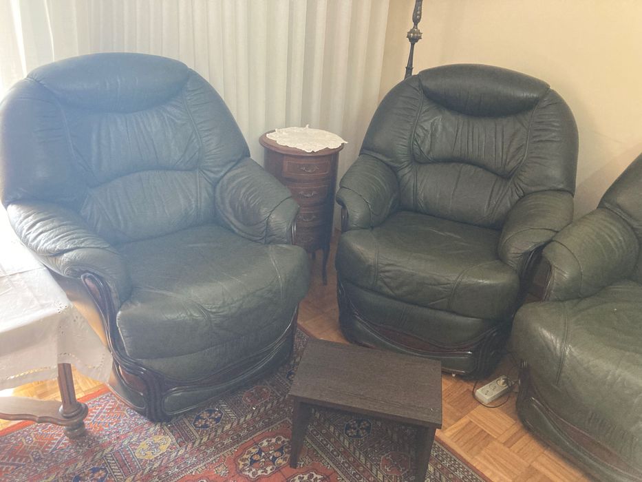 Conjunto de sofá-cama e cadeirões