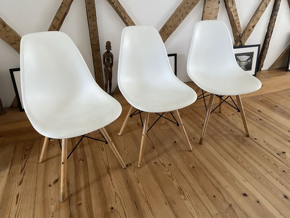 4 Cadeiras brancas