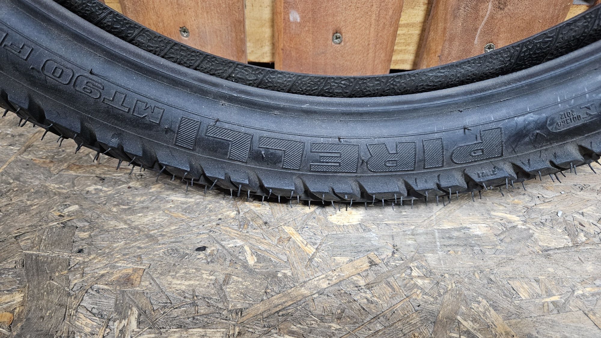 Opona 90.90.90.21 Pirelli nowa